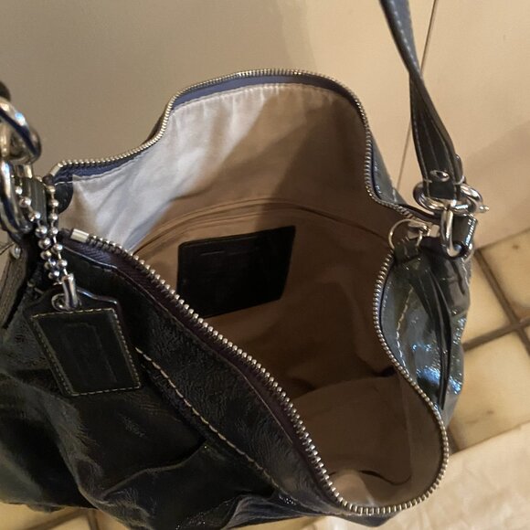 Vintage COACH Dark Gray Patent Leather Crossbody bag W/ Shoulder strap. - Picture 4 of 4